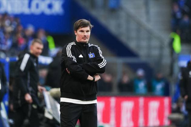 Merlin Polzin (Hamburger SV, Trainer) GER, Hamburger SV vs. Hannover 96, Fussball, 2. Bundesliga, Spieltag 20, Saison 2024 2025, 02.02.2025 DFL REGULATIONS PROHIBIT ANY USE OF PHOTOGRAPHS AS IMAGE SEQUENCES AND OR QUASI-VIDEO GER, Hamburger SV vs. Hannover 96, Fussball, 2. Bundesliga, Spieltag 20, Saison 2024 2025, 02.02.2025 Hamburg