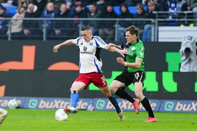 Silvan Hefti (Hamburger SV, 30), Max Christiansen (Hannover 96, 13) GER, Hamburger SV vs. Hannover 96, Fussball, 2. Bundesliga, Spieltag 20, Saison 2024 2025, 02.02.2025 DFL REGULATIONS PROHIBIT ANY USE OF PHOTOGRAPHS AS IMAGE SEQUENCES AND OR QUASI-VIDEO GER, Hamburger SV vs. Hannover 96, Fussball, 2. Bundesliga, Spieltag 20, Saison 2024 2025, 02.02.2025 Hamburg