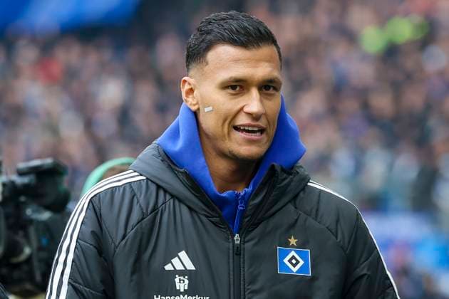 Davie Selke (Hamburger SV) schaut, 2. Bundesliga, Hamburger SV vs Hannover 96, Volksparkstadion am 02. February 2025 in Hamburg, Deutschland. (Foto von Marco Steinbrenner DeFodi Images) Davie Selke (Hamburger SV) looks on, 2. Bundesliga, Hamburger SV vs Hannover 96, Volksparkstadion, February 2, 2025 in Hamburg, Germany. (Photo by Marco Steinbrenner DeFodi Images) DFB DFL REGULATIONS PROHIBIT ANY USE OF PHOTOGRAPHS AS IMAGE SEQUENCES AND OR QUASI-VIDEO. Defodi-700_hsv_hannover_20250102_272