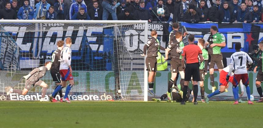 02.02.2025, xblx, Fussball 2.Bundesliga, Hamburger SV - Hannover 96 v.l. Jean-Luc Dompe (Hamburg, HSV, Hamburger SV), Goal scored, Tor zum 2:2 (DFL DFB REGULATIONS PROHIBIT ANY USE OF PHOTOGRAPHS as IMAGE SEQUENCES and or QUASI-VIDEO) Hamburg