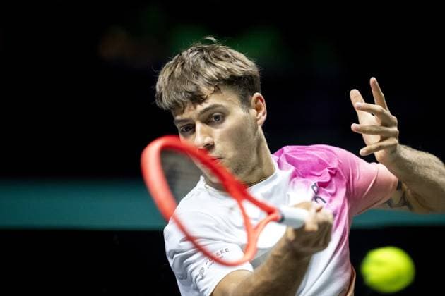 ROTTERDAM - Flavio Cobolli (ITA) in action against Hubert Hurkacz (POL) on the first day of the ABN AMRO Open tennis tournament in Ahoy. ANP SANDER KING ABN AMRO Open - Day One 2025 xVIxANPxSportx xxANPxIVx 519064872 originalFilename: 519064872.jpg