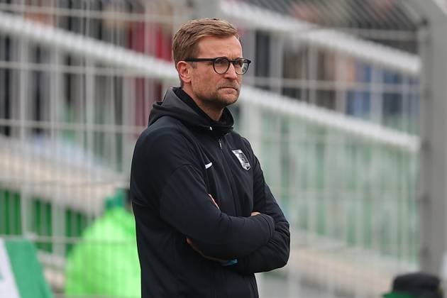 Leipzig, 01.02.2025, Alfred-Kunze-Sportpark, Fußball, Männer, Saison 2024 2025, Regionalliga Nordost, 20. Spieltag , BSG Chemie Leipzig - FSV 63 Luckenwalde , Im Bild: Interimstrainer David Bergner (Chemie Leipzig) , *** Leipzig, 01 02 2025, Alfred Kunze Sportpark, Soccer, Men, Season 2024 2025, Regionalliga Nordost, Matchday 20 , BSG Chemie Leipzig FSV 63 Luckenwalde , In the picture interim coach David Bergner Chemie Leipzig ,