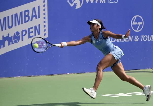 WTA, Tennis Damen Mumbai Open 2025 Tennis player A. Rana competes during the round of 32 at the Mumbai Open, WTA 125 tour in Mumbai, India, on February 4, 2025. Mumbai India  Copyright: xIndranilxAdityax originalFilename:aditya-notitle250204_npH26.jpg