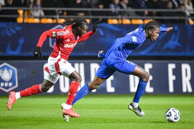 Fußball, Coupe de France, ESTAC Troyes - Stade Brestois FOOTBALL : ESTAC Troyes vs Stade Brestois - Coupe de France - 8e de Finale - 04 02 2025 Junior Diaz (ESTAC Troyes) Mama BaldÃ (Stade Brestois) TroyesFrance  Copyright: xBaptistexAutissierx