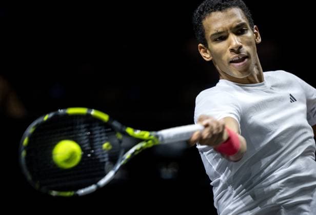 ROTTERDAM - Felix Auger-Aliassime (CAN) in action against Andrea Vavassori (ITA) on the third day of the ABN AMRO Open tennis tournament in Ahoy. ANP SANDER KING ABN AMRO Open - Day Three 2025 xVIxANPxSportx xxANPxIVx 519186728 originalFilename: 519186728.jpg