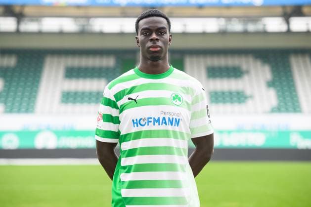 26.01.2024 - SpVgg Greuther Fürth ( Kleeblatt Spielvereinigung ) - 2. Fussball Bundesliga - Saison 2023 2024 - Fototermin Porträttermin Vorstellung Präsentation Pressetermin - - Einzelbild Einzelfoto Portrait Porträt Kopfbild - Joshua Quarshie (15, SpVgg Greuther Fürth )