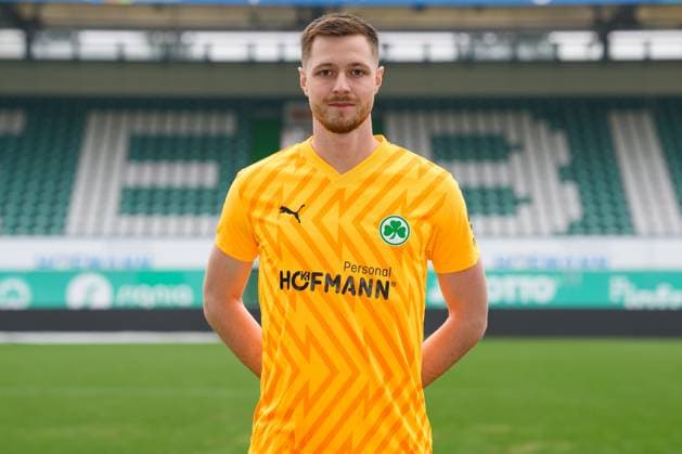 26.01.2024 - SpVgg Greuther Fürth ( Kleeblatt Spielvereinigung ) - 2. Fussball Bundesliga - Saison 2023 2024 - Fototermin Porträttermin Vorstellung Präsentation Pressetermin - - Einzelbild Einzelfoto Portrait Porträt Kopfbild - Lennart Grill ( 31, SpVgg Greuther Fürth )