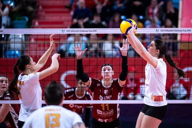 Sport Bilder des Tages CEV Challenge Cup Halbfinale SC Potsdam - Roma Volley; 05.02.2025 CEV Challenge Cup SC Potsdam - Roma Volley; 17 Roma Sla?ana Mirkovi? Copyright: xBEAUTIFULxSPORTS NicolxMarschallx