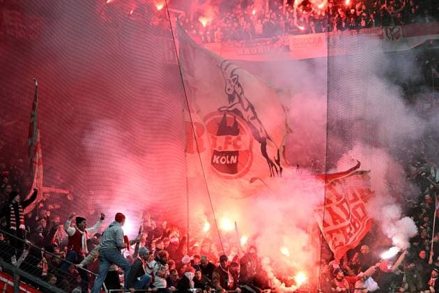 Bilder des Jahres 2025, Sport 02 Februar Sport Themen der Woche KW06 Sport Bilder des Tages Fans Koeln Fans mit Pyrotechnik waehrend des Spiels im Viertelfinale des DFB-Pokal zwischen Bayer 04 Leverkusen und 1. FC Köln in der BayArena am 05. February 2025 in Leverkusen, Deutschland. (Foto von Ralf Treese DeFodi Images) +++ Fans Koeln supporters use pyrotechnics during the DFB-Cup - quarterfinals match between Bayer 04 Leverkusen and 1. FC Koeln at BayArena on February 5, 2025 in Leverkusen, Germany. (Photo by Ralf Treese DeFodi Images) DFB DFL REGULATIONS PROHIBIT ANY USE OF PHOTOGRAPHS AS IMAGE SEQUENCES AND OR QUASI-VIDEO. (Photo by Ralf Treese DeFodi Images) Defodi-521_LEVKOE20250205_029 *** Fans Koeln supporters use pyrotechnics during the DFB Cup quarterfinals match between Bayer 04 Leverkusen and 1 FC Koeln at BayArena on February 05, 2025 in Leverkusen, Germany Photo by Ralf Treese DeFodi Images Fans Koeln supporters use pyrotechnics during the DFB Cup quarterfinals match between Bayer 04 Leverkusen and 1 FC Koeln at BayArena on February 5, 2025 in Leverkusen, Germany Photo by Ralf Treese DeFodi Images DFB DFL REGULATIONS PROHIBIT ANY USE OF PHOTOGRAPHS AS IMAGE SEQUENCES AND OR QUASI VIDEO Photo by Ralf Treese DeFodi Images Defodi 521 LEVKOE20250205 029 Defodi-521 DFB DFL REGULATIONS PROHIBIT ANY USE OF PHOTOGRAPHS AS IMAGE SEQUENCES AND OR QUASI-VIDEO.