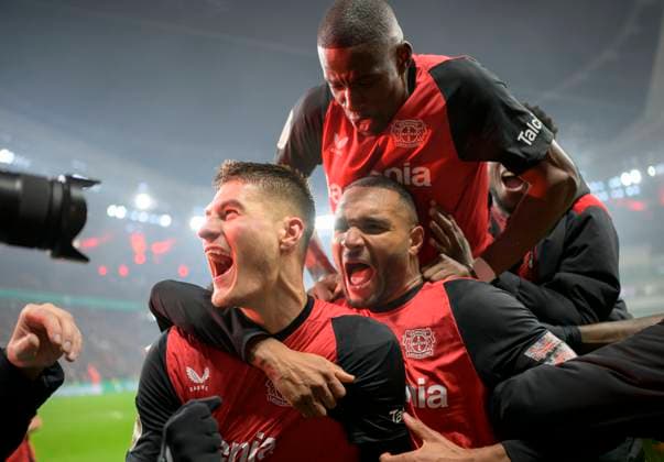Sport Themen der Woche KW06 Jubel Patrik SCHICK (LEV) nach seinem Tor zum 2:2, v.l. Patrik SCHICK (LEV), Jonathan TAH (LEV), Nordi MUKIELE (LEV) Fussball DFB Pokal Viertelfinale, Bayer 04 Leverkusen (LEV) - 1. FC Koeln (K), am 05.02.2025 in Leverkusen Deutschland. DFL regulations prohibit any use of photographs as image sequences and or quasi-video Â *** Cheering Patrik SCHICK LEV after his goal to 2 2, f l Patrik SCHICK LEV , Jonathan TAH LEV , Nordi MUKIELE LEV Football DFB Pokal Quarterfinal, Bayer 04 Leverkusen LEV 1 FC Koeln K , on 05 02 2025 in Leverkusen Germany DFL regulations prohibit any use of photographs as image sequences and or quasi video Â