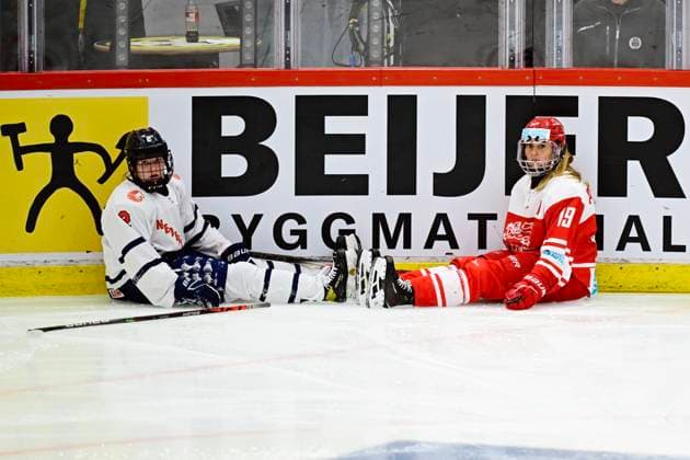 Sport Themen der Woche KW06 Sport Bilder des Tages GÄVLE, SVERIGE 20250206 Nederländernas Aimee Seppenwolde 2 och Danmarks Josephine Asperup 19 under torsdagens OS-kvalmatch i grupp H mellan Danmark och Nederländerna pa Monitor ERP Arena. GÄVLE SVERIGE x10658x *** GÄVLE, SWEDEN 20250206 The Netherlands Aimee Seppenwolde 2 and Denmarks Josephine Asperup 19 during Thursdays Group H Olympic qualifying match between Denmark and the Netherlands at Monitor ERP Arena GÄVLE SWEDEN x10658x  Copyright: xMagnusxLejhall TTx OS-KVAL ISHOCKEY DANMARK - NEDERLÄNDERNA