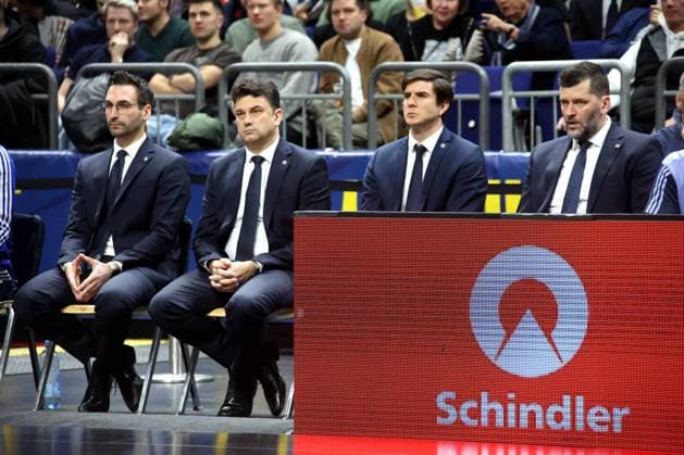 DEU, EuroLeague, ALBA vs. Belgrad, 06.02.2025, Uber-Arena, Berlin, DEU, EuroLeague, ALBA vs. Belgrad, im Bild ALBA-Trainerbank, CHEFTRAINER ISRAEL GONZALEZ (ALBA Berlin), Thomas Paech (ALBA Berlin), Assistentstrainer Sebastian Trzcionka (ALBA Berlin), Co-Trainer Pedro Calles (ALBA Berlin) Foto: Juergen Engler nordphoto GmbH