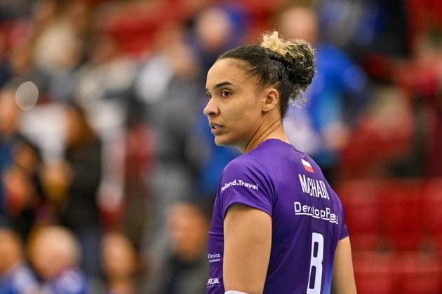 CEV CL Allianz MTV Stuttgart - KS DevelopRes Rzeszów 06.02.2025 CEV, ChampionsLeague,, Volleyball, Damen, Saison 2024 25, Allianz MTV Stuttgart (in Blau), gegen KS DevelopRes Rzeszów (Polen, in weiß-lila), Sabrina De Jesus Machado, Copyright: xBEAUTIFULxSPORTS TomxBlochx