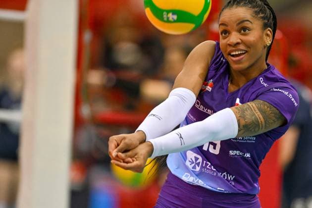 Sport Bilder des Tages CEV CL Allianz MTV Stuttgart - KS DevelopRes Rzeszów 06.02.2025 CEV, ChampionsLeague,, Volleyball, Damen, Saison 2024 25, Allianz MTV Stuttgart (in Blau), gegen KS DevelopRes Rzeszów (Polen, in weiß-lila), Elizabeth Vicet Campos Copyright: xBEAUTIFULxSPORTS TomxBlochx