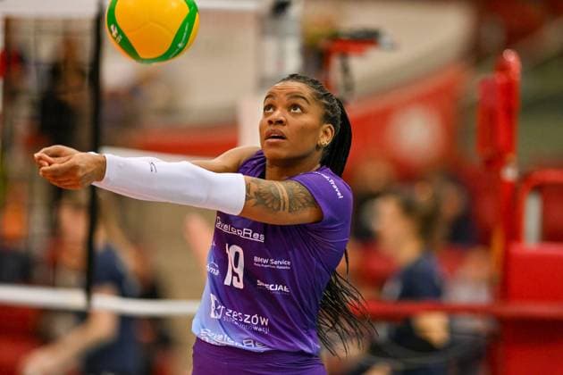 CEV CL Allianz MTV Stuttgart - KS DevelopRes Rzeszów 06.02.2025 CEV, ChampionsLeague,, Volleyball, Damen, Saison 2024 25, Allianz MTV Stuttgart (in Blau), gegen KS DevelopRes Rzeszów (Polen, in weiß-lila), Elizabeth Vicet Campos Copyright: xBEAUTIFULxSPORTS TomxBlochx