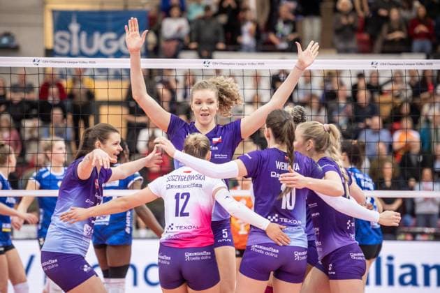 Agnieszka Korneluk (KS DevelopRes Rzeszow, 05), Mitte mit Team, Jubel GER, Allianz MTV Stuttgart vs. KS DevelopRes Rzeszow, Volleyball, CEV Volleyball Champions League, Volleyball CL, VCL, Finalrunde, Achtelfinale, Spielzeit 2024 2025, 06.02.2025 GER, Allianz MTV Stuttgart vs. KS DevelopRes Rzeszow, Volleyball, CEV Volleyball Champions League, Volleyball CL, VCL, Finalrunde, Achtelfinale, Spielzeit 2024 2025, 06.02.2025 Stuttgart Copyright: xSandyxDinkelackerx EP_SDR