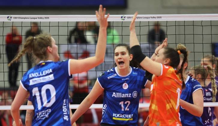 Stuttgart , Volleyball Chamoions League PlayOff Hinspiel Frauen, Allianz MTV Stuttgart vs KS DevelopRes Rzeszow , Jubel Stuttgart , mitte: Lucia Varela Gomez