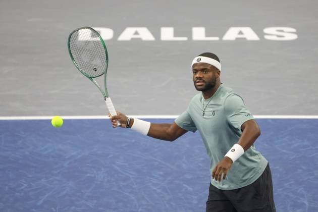 Sport Bilder des Tages FRISCO, TX - FEBRUARY 06: Frances Tiafoe (USA) hits a volley during the second round of the Dallas Open on February 2, 2025, at Ford Center at The Star in Frisco, TX. (Photo by George Walker Icon Sportswire) TENNIS: FEB 06 Dallas Open EDITORIAL USE ONLY Icon250206003