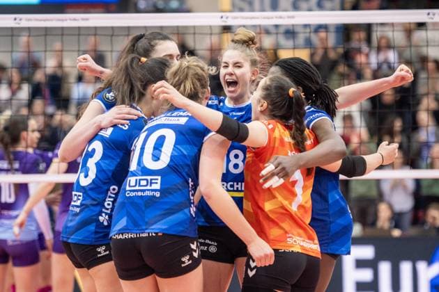 Pia Kaestner (Allianz MTV Stuttgart, 18) mit Team - Jubel, Freude, Freudenschrei GER, Allianz MTV Stuttgart vs. KS DevelopRes Rzeszow, Volleyball, CEV Volleyball Champions League, Volleyball CL, VCL, Finalrunde, Achtelfinale, Spielzeit 2024 2025, 06.02.2025 GER, Allianz MTV Stuttgart vs. KS DevelopRes Rzeszow, Volleyball, CEV Volleyball Champions League, Volleyball CL, VCL, Finalrunde, Achtelfinale, Spielzeit 2024 2025, 06.02.2025 Stuttgart Copyright: xSandyxDinkelackerx EP_SDR