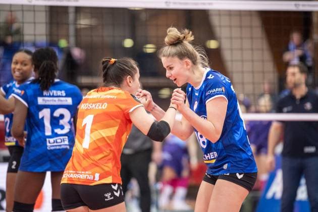 Pia Kaestner (Allianz MTV Stuttgart, 18) freut sich mit Roosa Koskelo (Allianz MTV Stuttgart, 01) GER, Allianz MTV Stuttgart vs. KS DevelopRes Rzeszow, Volleyball, CEV Volleyball Champions League, Volleyball CL, VCL, Finalrunde, Achtelfinale, Spielzeit 2024 2025, 06.02.2025 GER, Allianz MTV Stuttgart vs. KS DevelopRes Rzeszow, Volleyball, CEV Volleyball Champions League, Volleyball CL, VCL, Finalrunde, Achtelfinale, Spielzeit 2024 2025, 06.02.2025 Stuttgart Copyright: xSandyxDinkelackerx EP_SDR