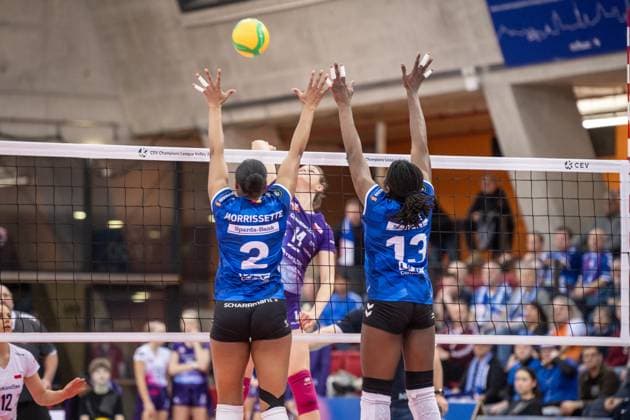 Stuttgarter Block Breland Morrissette (Allianz MTV Stuttgart, 02) und Krystal Rivers (Allianz MTV Stuttgart, 13) vs. Monika Fedusio (KS DevelopRes Rzeszow, 14) GER, Allianz MTV Stuttgart vs. KS DevelopRes Rzeszow, Volleyball, CEV Volleyball Champions League, Volleyball CL, VCL, Finalrunde, Achtelfinale, Spielzeit 2024 2025, 06.02.2025 GER, Allianz MTV Stuttgart vs. KS DevelopRes Rzeszow, Volleyball, CEV Volleyball Champions League, Volleyball CL, VCL, Finalrunde, Achtelfinale, Spielzeit 2024 2025, 06.02.2025 Stuttgart Copyright: xSandyxDinkelackerx EP_SDR
