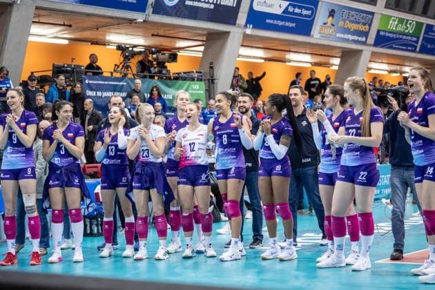 Jubel und Freude beim polnischen Team nach Sieg in Stuttgart GER, Allianz MTV Stuttgart vs. KS DevelopRes Rzeszow, Volleyball, CEV Volleyball Champions League, Volleyball CL, VCL, Finalrunde, Achtelfinale, Spielzeit 2024 2025, 06.02.2025 GER, Allianz MTV Stuttgart vs. KS DevelopRes Rzeszow, Volleyball, CEV Volleyball Champions League, Volleyball CL, VCL, Finalrunde, Achtelfinale, Spielzeit 2024 2025, 06.02.2025 Stuttgart Copyright: xSandyxDinkelackerx EP_SDR