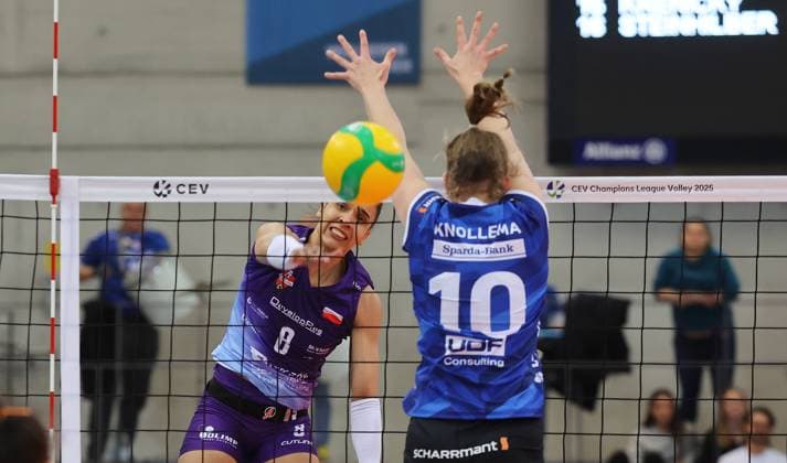Stuttgart , Volleyball Chamoions League PlayOff Hinspiel Frauen, Allianz MTV Stuttgart vs KS DevelopRes Rzeszow , von links: Sabrina de jesus Machado ( Rzeszow ) Jolien Knollema ( Stgt )