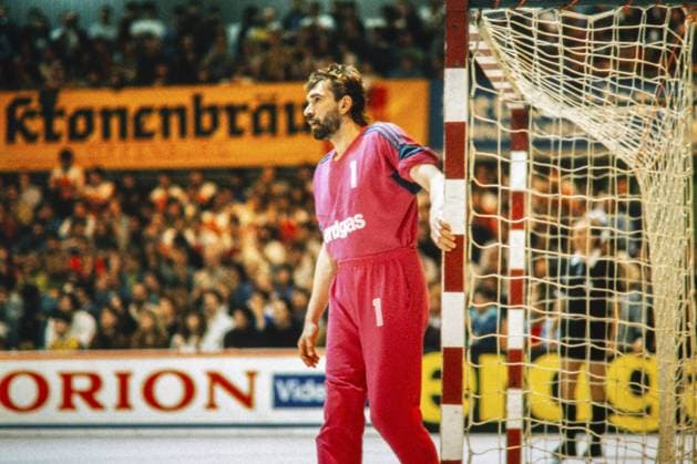 Archivbilder der Woche SPORT KW05 Handball, Bundesliga, Handballspieler, Torwart Andreas Thiel vom VFL Gummersbach am 17. Februar 1990, Deutschland, Europa Handball, Bundesliga, handball player, goalkeeper Andreas Thiel from VFL Gummersbach on 17 February 1990, Germany, Europe Copyright: imageBROKER malafo hn iblmsl12319488.jpg Bitte beachten Sie die gesetzlichen Bestimmungen des deutschen Urheberrechtes hinsichtlich der Namensnennung des Fotografen im direkten Umfeld der Veröffentlichung Handball, Bundesliga, Handballspieler, Torwart Andreas Thiel vom VFL Gummersbach am 17. Februar 1990, Deutschland, Europ imago images 0798247661