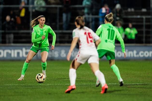 Google Pixel Frauen-Bundesliga, 1. FC Köln - VfL Wolfsburg; 07.02.2025 Jule Brand (VfL Wolfsburg, 29) am Ball Google Pixel Frauen-Bundesliga, 1. FC Köln - VfL Wolfsburg, Köln, Franz-Kremer-Stadion am 07.02.2025 DFB REGULATIONS PROHIBIT ANY USE OF PHOTOGRAPHS AS IMAGE SEQUENCES AND OR QUASI-VIDEO. Copyright: xBEAUTIFULxSPORTS Wunderlx