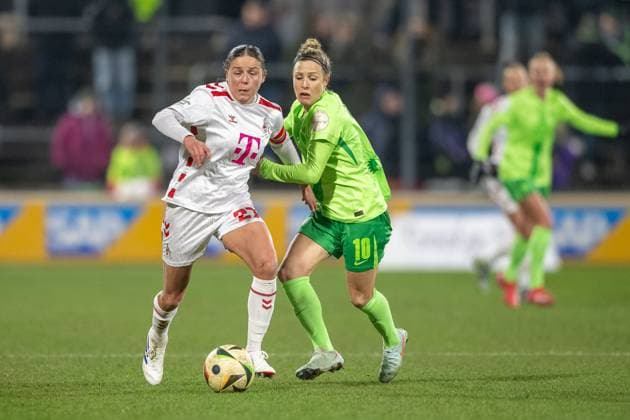 07.02.2025, Fussball: Google Pixel Frauen-Bundesliga, Saison 2024 2025, 14. Spieltag, 1. FC Koeln - VfL Wolfsburg im Franz-Kremer-Stadion in Köln. Zweikampf zwischen Laura Feiersinger (1. Fc Koeln, 27) und Svenja Huth (VfL Wolfsburg, 10). Wichtiger Hinweis: Gemaess den Vorgaben der DFL Deutsche Fussball Liga bzw. des DFB Deutscher Fussball-Bund ist es untersagt, in dem Stadion und oder vom Spiel angefertigte Fotoaufnahmen in Form von Sequenzbildern und oder videoaehnlichen Fotostrecken zu verwerten bzw. verwerten zu lassen. Foto: Kirchner-Media Thomas Haesler Copyright: xKirchner-Media ThomasxHaeslerx
