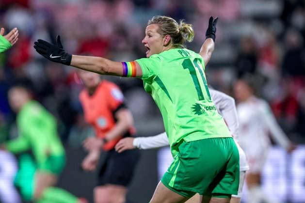 07.02.2025, Frauen Fußball, 1. FC Köln - VfL Wolfsburg, 1. Fußball Bundesliga, Franz-Kremer-Stadion, Saison 2024 2025: Alexandra Popp (VfL Wolfsburg 11) gestikulierend DFB regulations prohibit any use of photographs as image sequences and or quasi-video. Nordrhein-Westfalen Deutschland