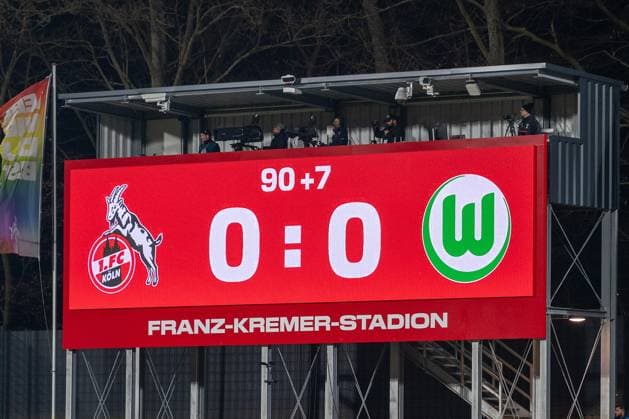 07.02.2025, Fussball: Google Pixel Frauen-Bundesliga, Saison 2024 2025, 14. Spieltag, 1. FC Koeln - VfL Wolfsburg im Franz-Kremer-Stadion in Köln. Das Spiel in Koeln endet mit einem Unentschieden. Wichtiger Hinweis: Gemaess den Vorgaben der DFL Deutsche Fussball Liga bzw. des DFB Deutscher Fussball-Bund ist es untersagt, in dem Stadion und oder vom Spiel angefertigte Fotoaufnahmen in Form von Sequenzbildern und oder videoaehnlichen Fotostrecken zu verwerten bzw. verwerten zu lassen. Foto: Kirchner-Media Thomas Haesler Copyright: xKirchner-Media ThomasxHaeslerx