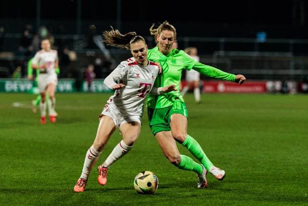 Google Pixel Frauen-Bundesliga, 1. FC Köln - VfL Wolfsburg; 07.02.2025 Zweikampf Alena Bienz (1. FC Köln, 11), Sarai Linder (VfL Wolfsburg, 39) Google Pixel Frauen-Bundesliga, 1. FC Köln - VfL Wolfsburg, Köln, Franz-Kremer-Stadion am 07.02.2025 DFB REGULATIONS PROHIBIT ANY USE OF PHOTOGRAPHS AS IMAGE SEQUENCES AND OR QUASI-VIDEO. Copyright: xBEAUTIFULxSPORTS Wunderlx