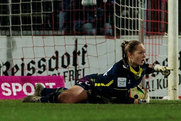 Google Pixel Frauen-Bundesliga, 1. FC Köln - VfL Wolfsburg; 07.02.2025 Aurora Mikalsen (1. FC Köln, 23) hält erneut einen Torschussversuch Google Pixel Frauen-Bundesliga, 1. FC Köln - VfL Wolfsburg, Köln, Franz-Kremer-Stadion am 07.02.2025 DFB REGULATIONS PROHIBIT ANY USE OF PHOTOGRAPHS AS IMAGE SEQUENCES AND OR QUASI-VIDEO. Copyright: xBEAUTIFULxSPORTS Wunderlx