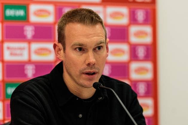 Google Pixel Frauen-Bundesliga, 1. FC Köln - VfL Wolfsburg; 07.02.2025 Tommy Stroot (Trainer VfL Wolfsburg) während der Pressekonferenz Google Pixel Frauen-Bundesliga, 1. FC Köln - VfL Wolfsburg, Köln, Franz-Kremer-Stadion am 07.02.2025 DFB REGULATIONS PROHIBIT ANY USE OF PHOTOGRAPHS AS IMAGE SEQUENCES AND OR QUASI-VIDEO. Copyright: xBEAUTIFULxSPORTS Wunderlx