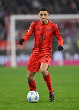 Jamal Musiala FC Bayern Muenchen FCB (42) Aktion am Ball FC Bayern Muenchen FCB vs SV Werder Bremen SVW 07.02.2025 DFL REGULATIONS PROHIBIT ANY USE OF PHOTOGRAPHS AS IMAGE SEQUENCES AND OR QUASI-VIDEO FC Bayern Muenchen FCB vs SV Werder Bremen SVW