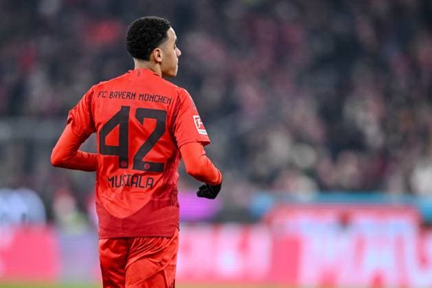 Jamal Musiala (FC Bayern Muenchen) Schaut waehrend des Spiels der 1. Bundesliga zwischen FC Bayern München und SV Werder Bremen, Allianz Arena am 07. February 2025 in München, Deutschland. (Foto von Harry Langer DeFodi Images) +++ Jamal Musiala (FC Bayern Muenchen) Looks on during the Bundesliga match between FC Bayern München and SV Werder Bremen at Allianz Arena on February 7, 2025 in Munich, Germany. (Photo by Harry Langer DeFodi Images) DFL regulations prohibit any use of photographs as image sequences and or quasi-video. (Photo by Harry Langer DeFodi Images) DFL regulations prohibit any use of photographs as image sequences and or quasi-video. Defodi-541_FCBSVW20250207_118