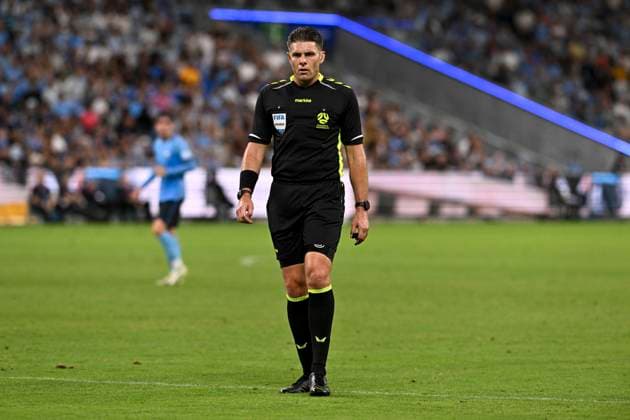 8th February 2025; Allianz Stadium, Sydney, NSW, Australia: A-League Football, Sydney FC versus Western Sydney; referee Shaun Evans  ActionPlus12748072 NigelxOwen Content restricted for UK based newspaper