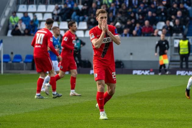 08.02.2025, xhfmx, Fussball 2.Bundesliga, SV Darmstadt 98 - SV Elversberg Tom Zimmerschied (SV 07 Elversberg) nach einer vergebenen Chance. (DFL DFB REGULATIONS PROHIBIT ANY USE OF PHOTOGRAPHS as IMAGE SEQUENCES and or QUASI-VIDEO) Darmstadt