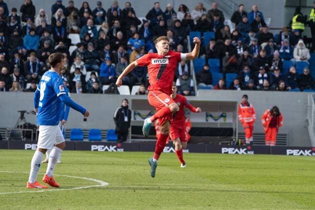 08.02.2025, xhfmx, Fussball 2.Bundesliga, SV Darmstadt 98 - SV Elversberg v.l. Robin Fellhauer (SV 07 Elversberg) bejubelt sein Tor zum 0:1 für Elversberg. (DFL DFB REGULATIONS PROHIBIT ANY USE OF PHOTOGRAPHS as IMAGE SEQUENCES and or QUASI-VIDEO) Darmstadt