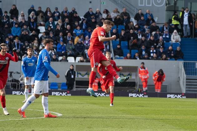 08.02.2025, xhfmx, Fussball 2.Bundesliga, SV Darmstadt 98 - SV Elversberg v.l. Robin Fellhauer (SV 07 Elversberg) bejubelt sein Tor zum 0:1 für Elversberg. (DFL DFB REGULATIONS PROHIBIT ANY USE OF PHOTOGRAPHS as IMAGE SEQUENCES and or QUASI-VIDEO) Darmstadt