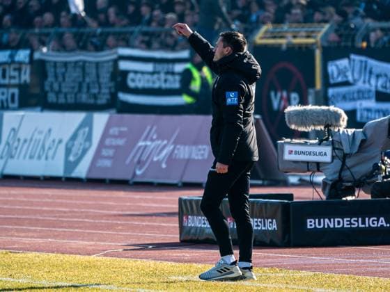Thomas Woerle, Cheftrainer (SSV Ulm 1846) gibt Anweisungen, GER, SSV Ulm 1846 vs. SC Paderborn 07, Fussball, 2. Bundesliga, Spielzeit 2024 2025, 08.02.2025, DFB DFL regulations prohibit any use of photographs as image sequences and or quasi-video. GER, SSV Ulm 1846 vs. SC Paderborn 07, Fussball, 2. Bundesliga, Spielzeit 2024 2025, 08.02.2025 Ulm