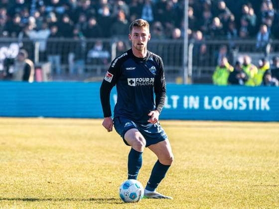 Raphael Obermair (SC Paderborn 07, 23) am Ball, GER, SSV Ulm 1846 vs. SC Paderborn 07, Fussball, 2. Bundesliga, Spielzeit 2024 2025, 08.02.2025, DFB DFL regulations prohibit any use of photographs as image sequences and or quasi-video. GER, SSV Ulm 1846 vs. SC Paderborn 07, Fussball, 2. Bundesliga, Spielzeit 2024 2025, 08.02.2025 Ulm