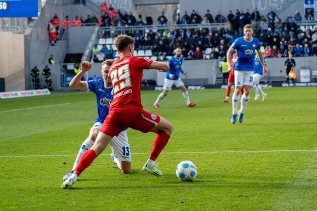 08.02.2025, xhfmx, Fussball 2.Bundesliga, SV Darmstadt 98 - SV Elversberg v.l. Marco Thiede (SV Darmstadt 98) im Zweikampf mit Tom Zimmerschied (SV 07 Elversberg) (DFL DFB REGULATIONS PROHIBIT ANY USE OF PHOTOGRAPHS as IMAGE SEQUENCES and or QUASI-VIDEO) Darmstadt