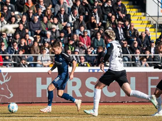 Marvin Mehlem (SC Paderborn 07, 06) gegen Philipp Strompf (SSV Ulm 1846, 32), GER, SSV Ulm 1846 vs. SC Paderborn 07, Fussball, 2. Bundesliga, Spielzeit 2024 2025, 08.02.2025, DFB DFL regulations prohibit any use of photographs as image sequences and or quasi-video. GER, SSV Ulm 1846 vs. SC Paderborn 07, Fussball, 2. Bundesliga, Spielzeit 2024 2025, 08.02.2025 Ulm