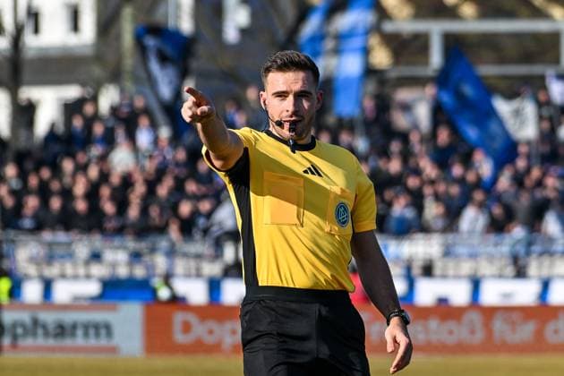 GER, 2. BL, SSV Ulm 1846 vs SC Paderborn 08.02.2025, Donaustadion, Ulm, GER, 2. BL, SSV Ulm 1846 vs SC Paderborn, im Bild Schiedsrichter Tom Bauer