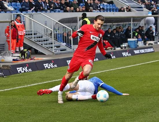 08.02.2025, xpfrx, Fussball 2.Bundesliga, SV Darmstadt 98 - SV Elversberg v.l. Lukas Petkov (Elversberg), Aleksandar Vukotic (Darmstadt) (DFL DFB REGULATIONS PROHIBIT ANY USE OF PHOTOGRAPHS as IMAGE SEQUENCES and or QUASI-VIDEO) Darmstadt