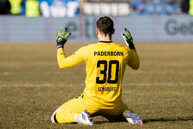 Sport Bilder des Tages Fußball - Herren - 2. Bundesliga - 21. Spieltag - Saison 2024 2025 - SSV Ulm 1846 Fußball vs. SC Paderborn 1907 08.02.2025 30 Markus Schubert (SC Paderborn) nach vergebener Torchance des SC Paderborn DFL regulations prohibit any use of photographs as image sequences and or quasi-video Ulm Donaustadion Baden-Württemberg Deutschland