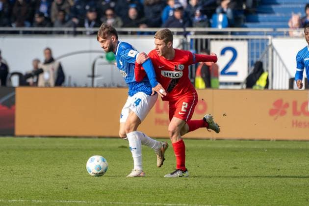 08.02.2025, xhfmx, Fussball 2.Bundesliga, SV Darmstadt 98 - SV Elversberg v.l. Kilian Corredor (SV Darmstadt 98) im Zweikampf mit Elias Baum (SV 07 Elversberg) (DFL DFB REGULATIONS PROHIBIT ANY USE OF PHOTOGRAPHS as IMAGE SEQUENCES and or QUASI-VIDEO) Darmstadt