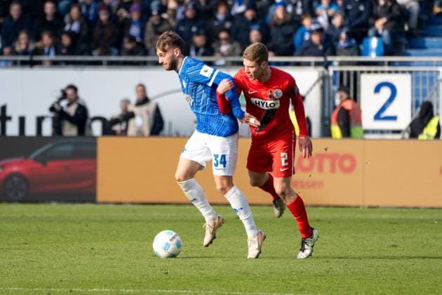 08.02.2025, xhfmx, Fussball 2.Bundesliga, SV Darmstadt 98 - SV Elversberg v.l. Kilian Corredor (SV Darmstadt 98) im Zweikampf mit Elias Baum (SV 07 Elversberg) (DFL DFB REGULATIONS PROHIBIT ANY USE OF PHOTOGRAPHS as IMAGE SEQUENCES and or QUASI-VIDEO) Darmstadt